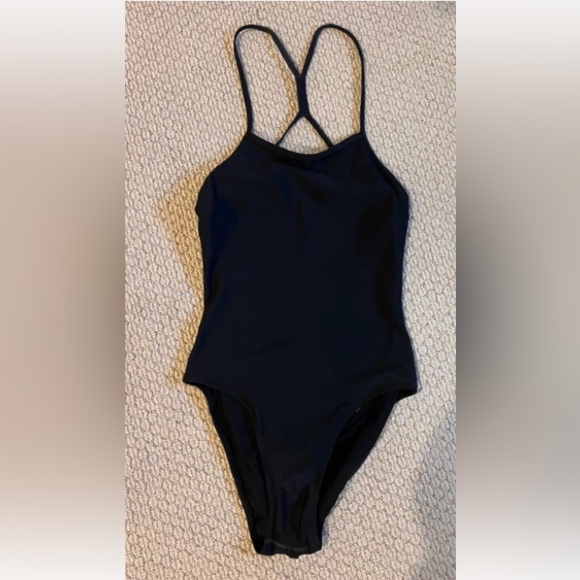 Speedo Women's Swimsuit Size 30 black one piece open back - Picture 1 of 3